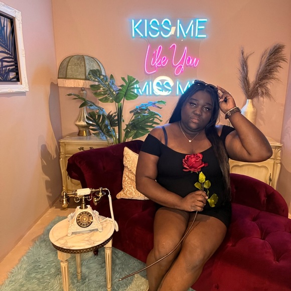 Meet your Posher, Vanetta - Picture 5 of 8